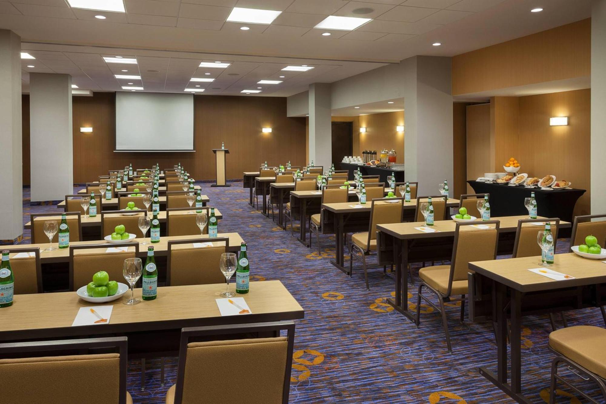 Towneplace Suites By Marriott Toronto Northeast/Markham Zewnętrze zdjęcie